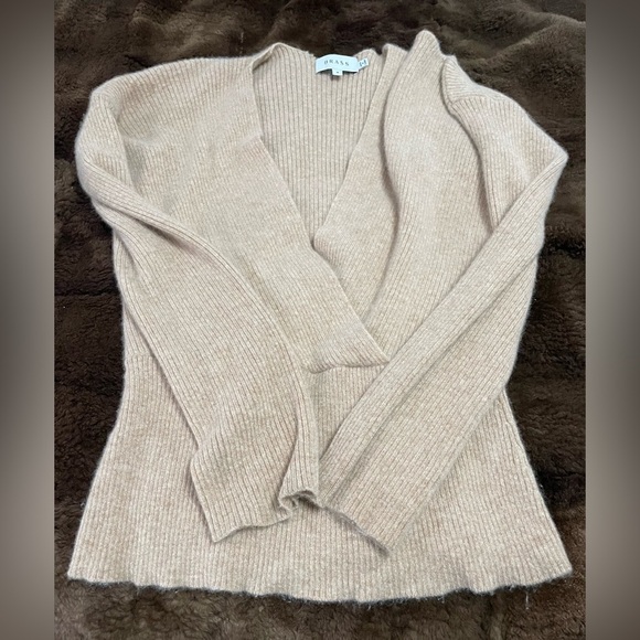 EUC Beautiful Brass The Crossover Cashmere V-Neck Sweater- Size Medium - Picture 7 of 10